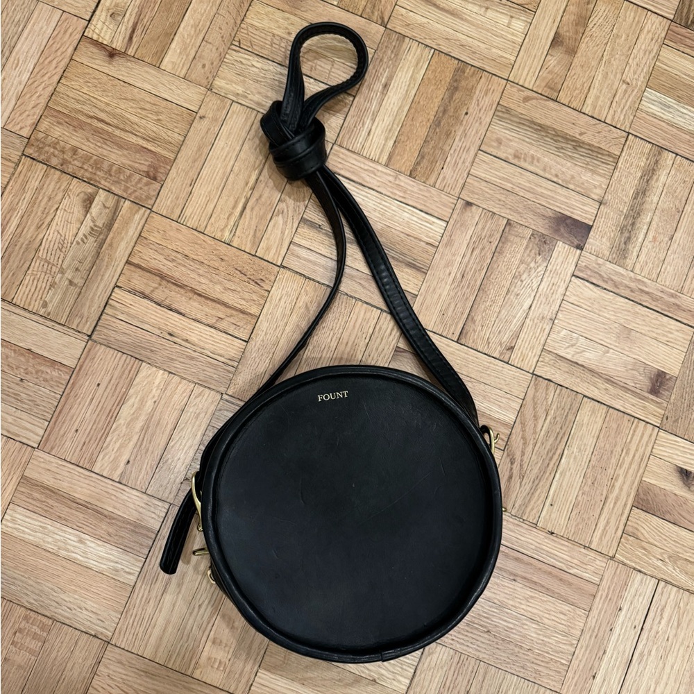 Fount brand Roundabout crossbody handbag. Made in Cleveland, OH.Great condition!